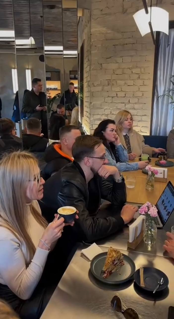 P2P-зустріч учасників пакету «Преміум»: обговорення актуальності спецодягу у сучасному бізнесі